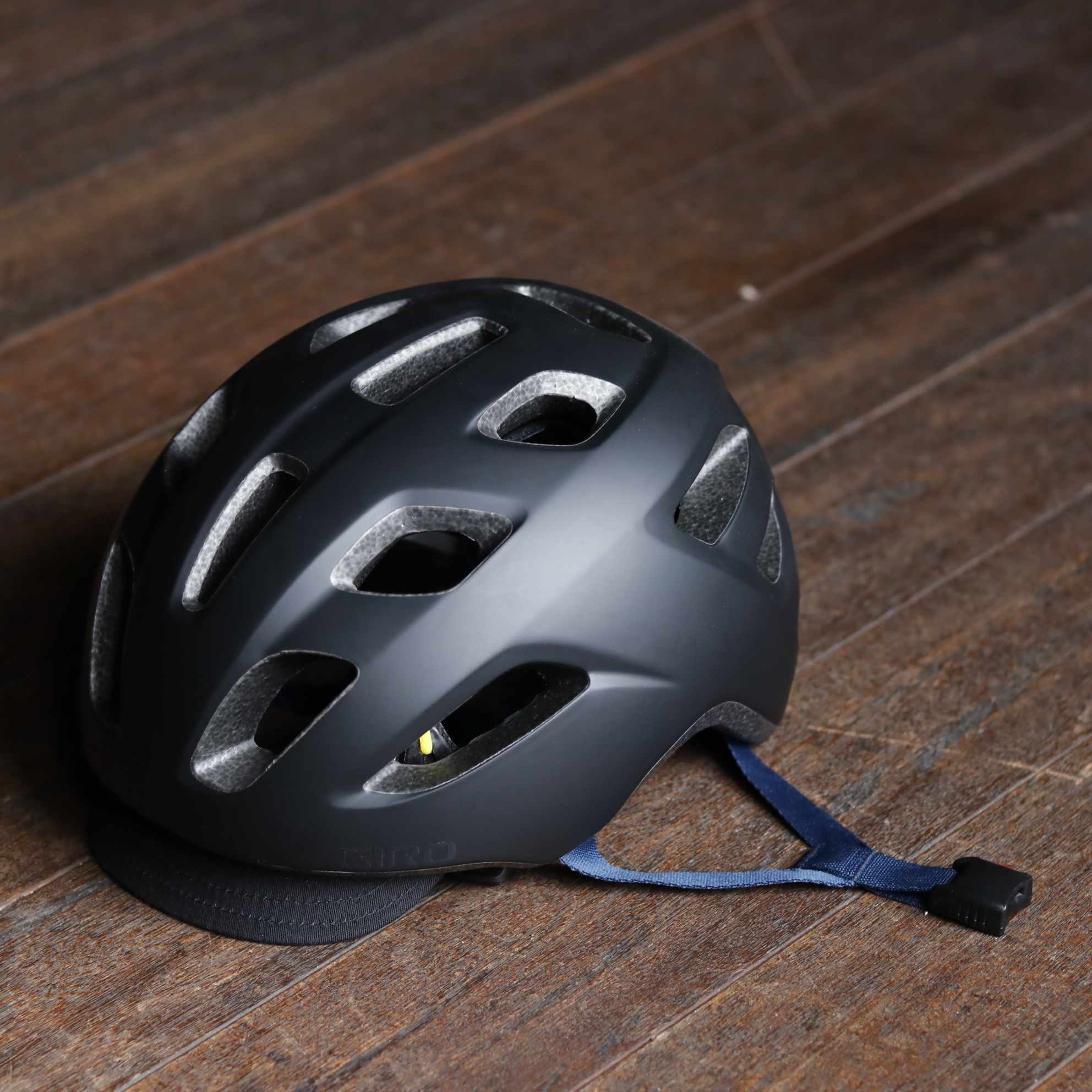 BLOG 「再入荷」通気性抜群＆軽くて疲れない！普段着感覚のデザインが