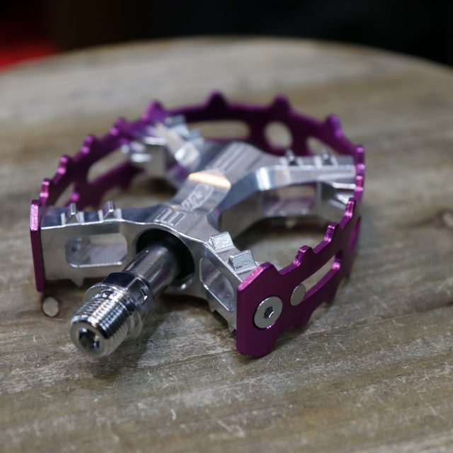 BLOG 今日はミカシマの日！！限定カラーのペダルが届きました【 MKS