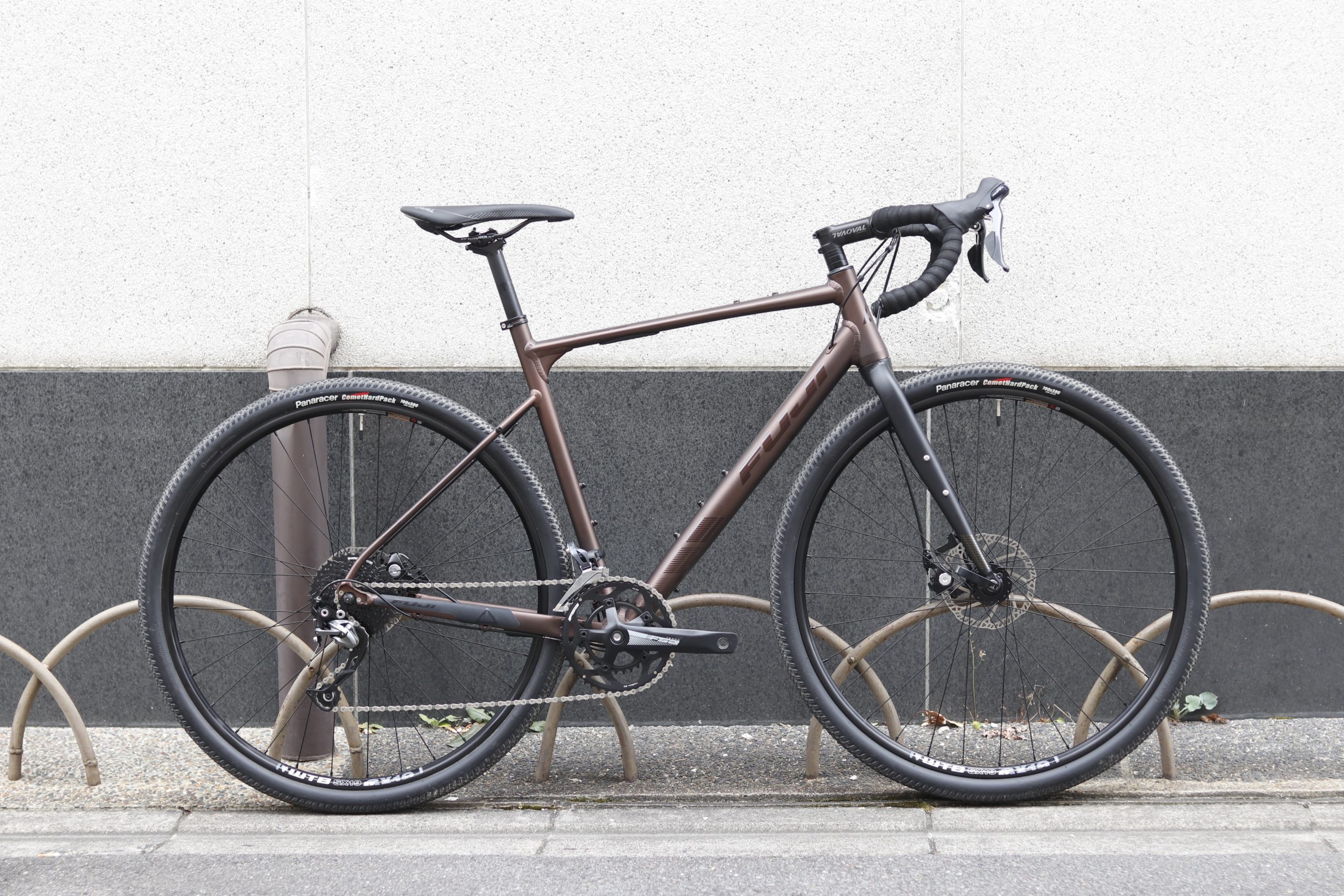 BLOG その名も「砂利」、王道グラベルロード【 FUJI / フジ 】JARI 1.7