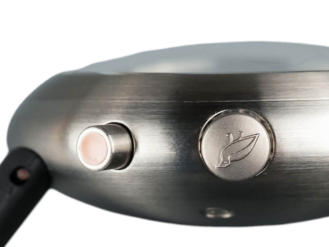 まさにUFOのような新作クロノグラフ、90年代を印象付ける2シリーズ展開