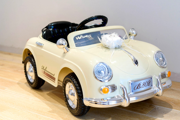 ラジコンカー・リングカー リングガール・ボーイ 電動ラジコンカー