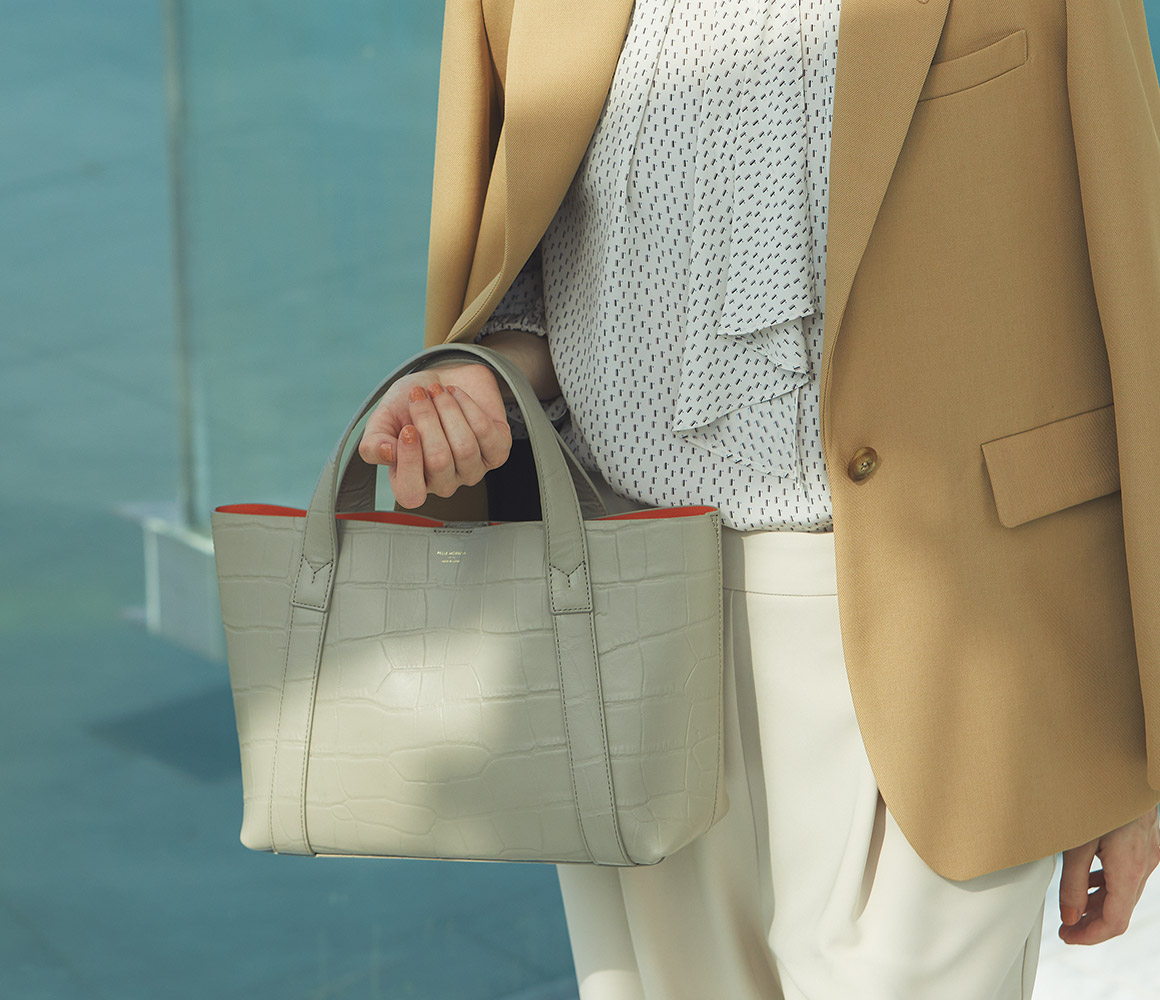 ダブルフェイスレザーのミニトートよりクロコ型押しが新登場