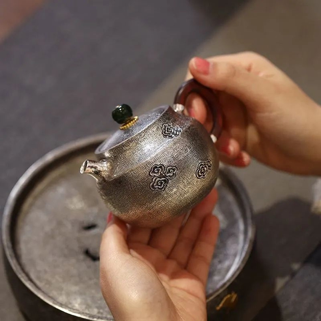 深センの伝統技術：職人が作り出す手打ち銀壺の魅力と技法 - 中国観光