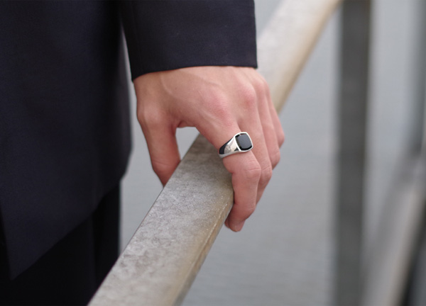 ファッショニスタの手元を彩るTOM WOOD(トムウッド)｜特集｜PARIGOT