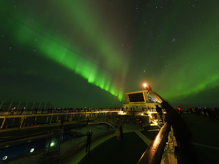 オーロラシーズンのアイスランド寄港 | 世界一周旅行ならピースボート