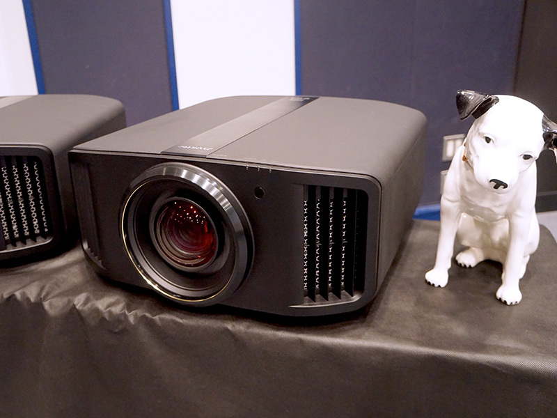 ビクター、新8Kプロジェクター「DLA-V90R/V80R/V70R」。民生機で世界初