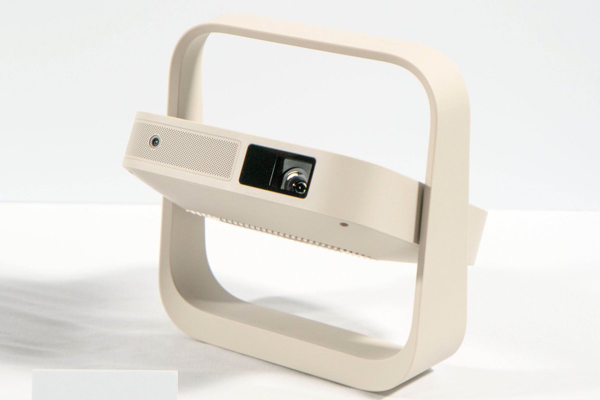 XGIMI、64mmスリムボディに150°回転対応のスタンド一体型