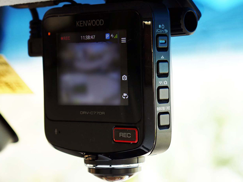 リアカメラ追加で360度ドライブレコーダーはどう進化？ ケンウッド