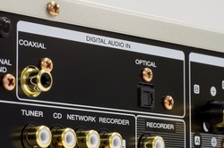 マランツ、エントリー級CDプレーヤー＆プリメイン「CD6005」「PM6005