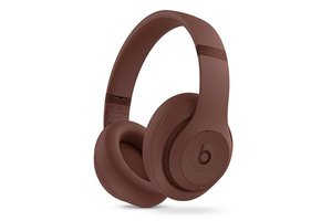 Beats、キム・カーダシアンとのコラボモデル第2弾「Beats Studio Pro