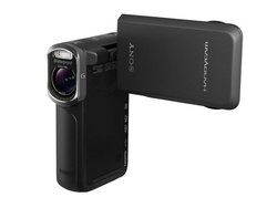 ソニー、ビデオカメラ“Handycam”に初の防水モデル「HDR-GW77V