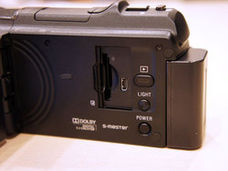 ソニー、空間光学手ブレ補正搭載の“ハンディカム”中級機「HDR-CX630V