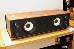 ハーマン、JBLの一体型多機能スピーカー“Authentics”「L16」「L8