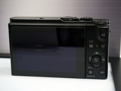 パナソニック、4K対応/F1.4レンズ搭載高級コンデジ「LUMIX LX9