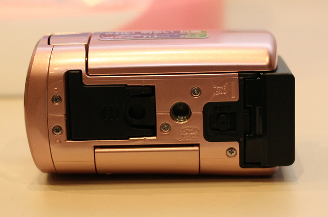 画像12 - JVC、世界最小・最軽量ビデオカメラ“Everio”「GZ-N1