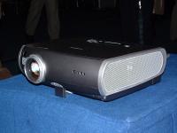 キヤノン、低価格を実現したSXGA+サイズのLCOS方式プロジェクターを