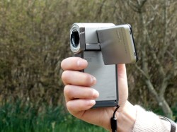 人気モデル後継機の実力は？ － ソニー“ハンディカム”「HDR-TG5V」を