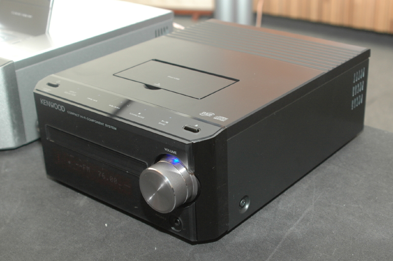 画像9 - ケンウッド、デジタル伝送対応のiPodドック搭載コンポ“Kseries