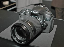 キヤノン、バリアングル液晶搭載のデジタル一眼レフ「EOS 60D」を発売