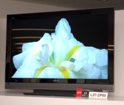 日立、“スリムブロック型”LEDバックライト搭載の液晶テレビ“Wooo