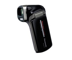 パナソニック、防水タイプを含むタテ型デザインの“デジタルムービー
