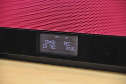 大胆なデザインと高品位サウンドが両立 － iPhone/iPod対応一体型