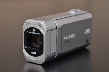 WiFi対応でビデオカメラが変わる ー JVC“Everio”新モデル「VX/EX