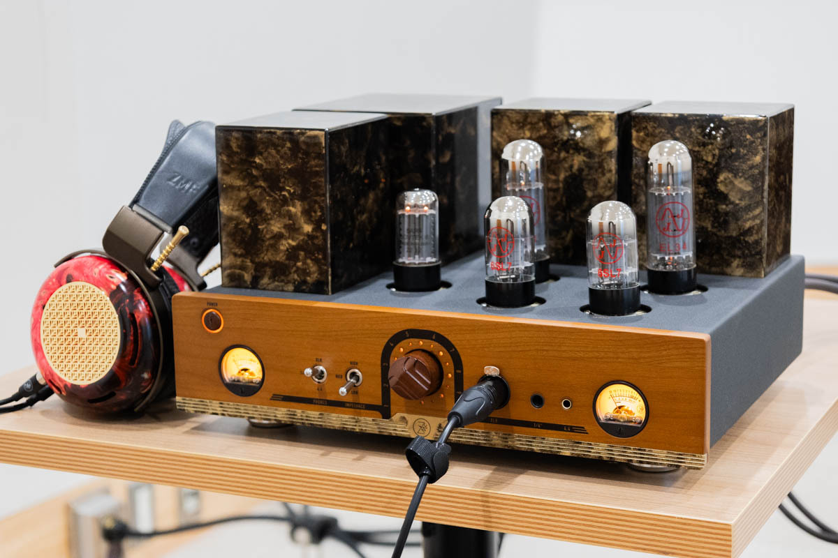 真空管ヘッドホンアンプ、その美味なる世界。ZMF「Aegis」の魅力を