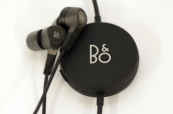 B&O PLAY「H3 ANC」レビュー：サウンドのエッセンスは残しつつ、不要な