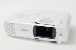 10万円以下で買えるフルHDプロジェクター「EH-TW650」は、大画面の入門