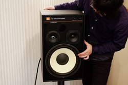 JBLの新定番スピーカー「4312G」レビュー。モニター的だが懐も深い