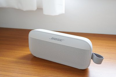 ボーズ新スピーカー「SoundLink Flex」は置き方不問、新機能