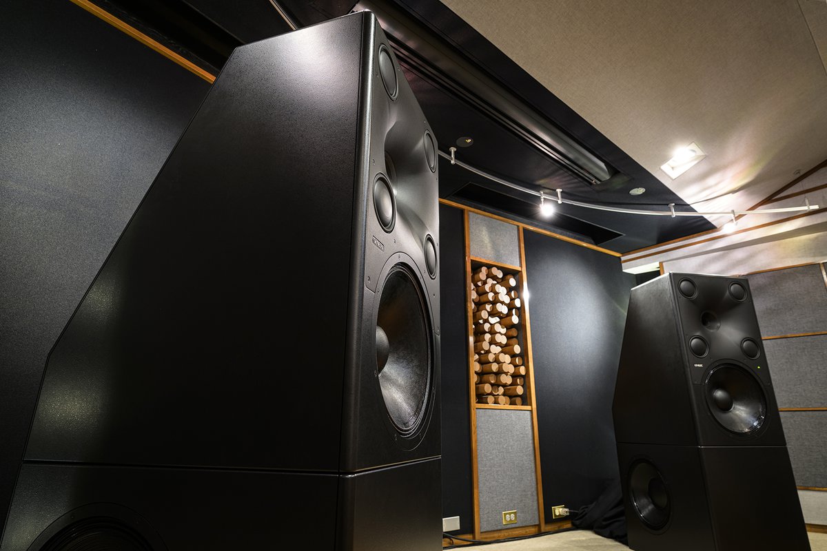 次世代の究極モニター、ジェネレック旗艦スピーカー「8381A