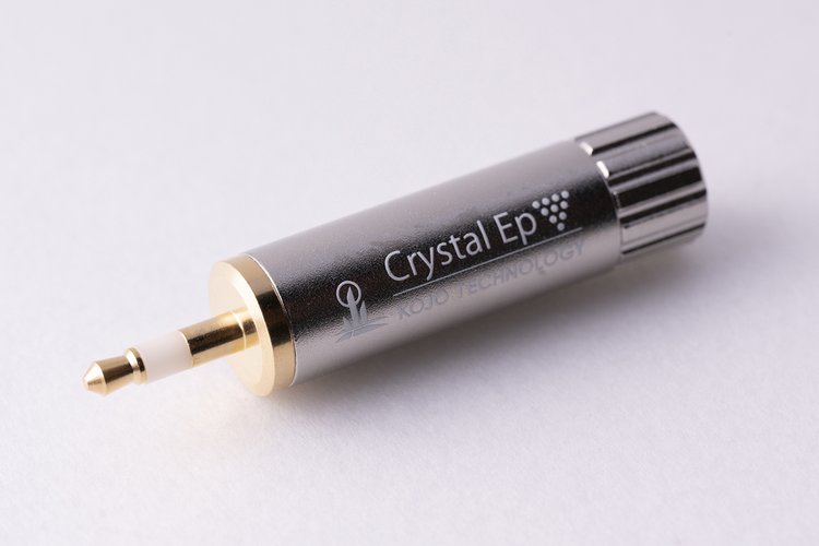 挿すだけ”仮想アース「Crystal Ep」はヘッドホン＆カーオーディオ環境
