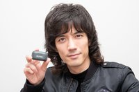 AVIOT×『帰ってきた あぶない刑事』コラボ完全ワイヤレス。タカ