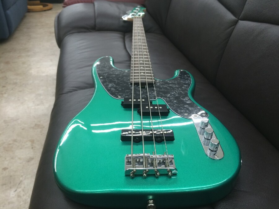 Bacchus (ﾊﾞｯｶｽ) Universe Series BTB-PJR/GRM-MH ｴﾚｷﾍﾞｰｽ 入荷しま