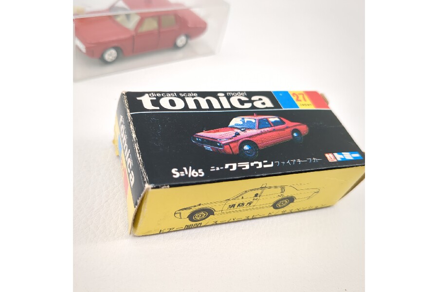 黒箱 トミカ 1/65 ニュークラウン ファイアチーフカー 27 消防庁 が