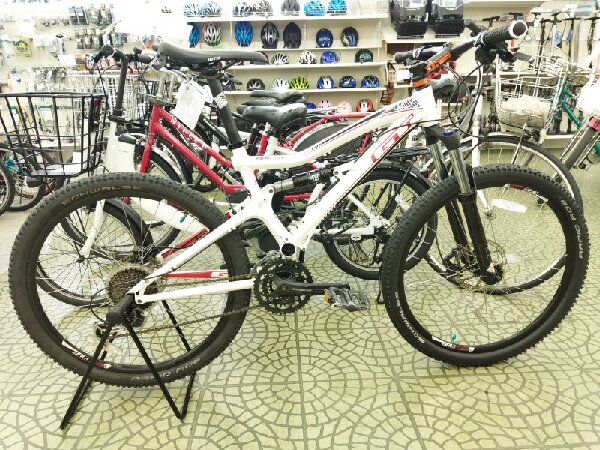 フルサスペンションのMTB、初心者にもオススメ! GT SENSOR 4.0 です