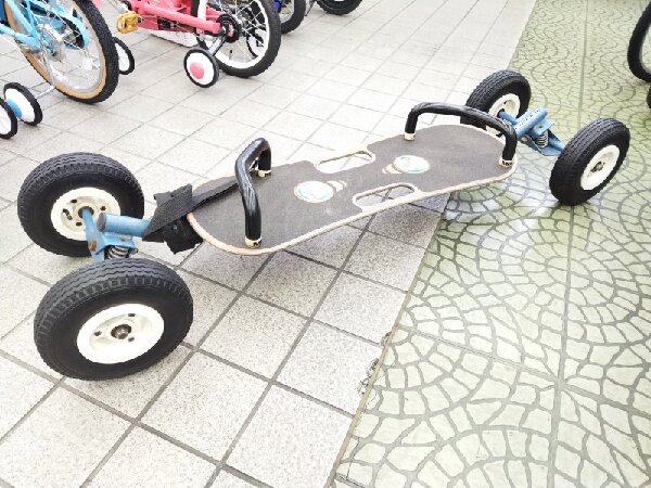 スノーボードの夏バージョン!? MBS マウンテンボード の紹介です