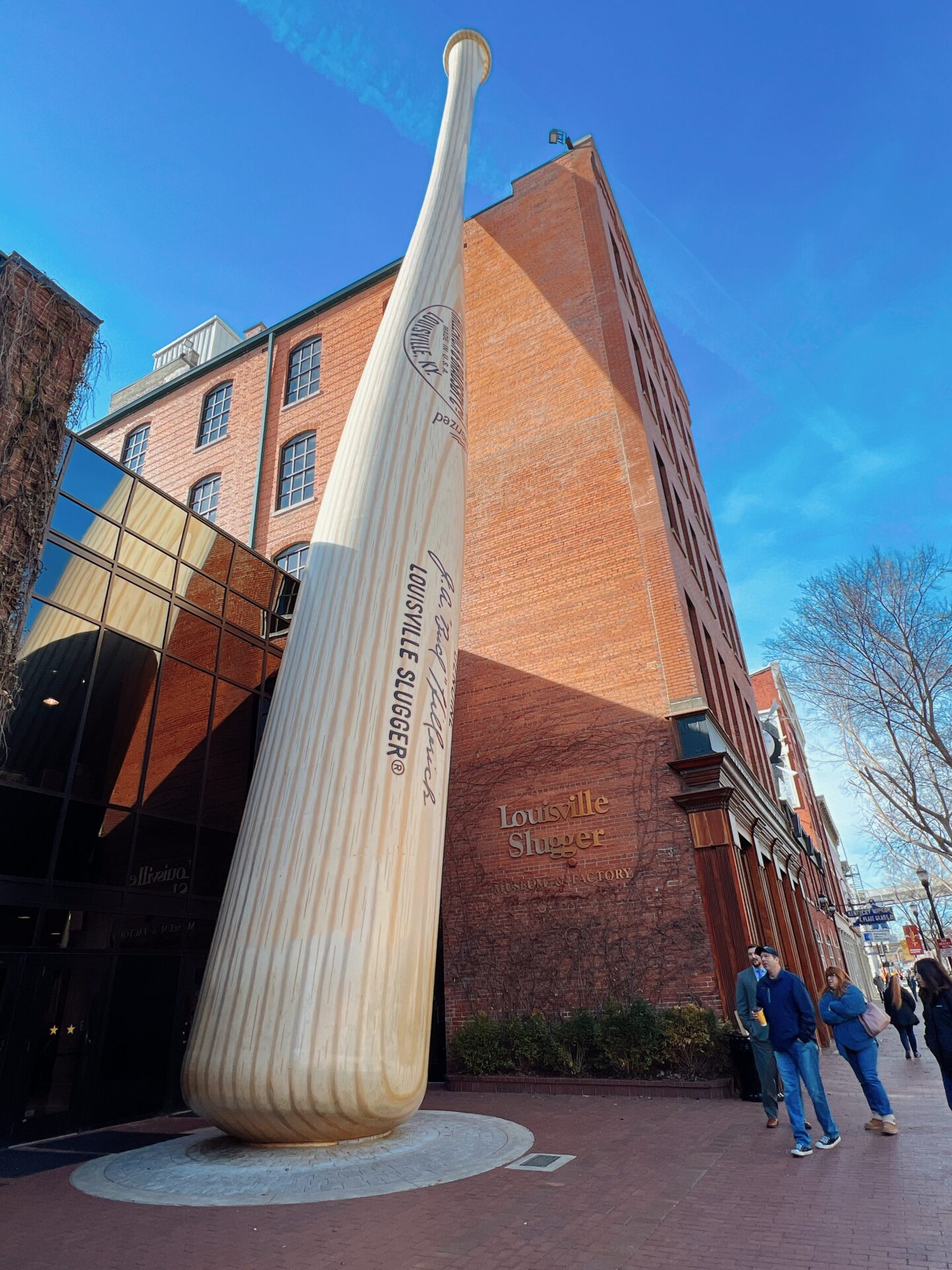 メジャー選手も御用達】ルイビルSlugger Museumで野球の木製バット工場