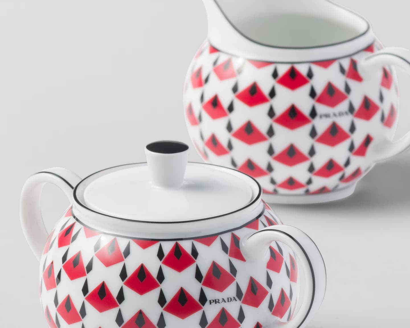 ホワイト キーチェーン付 Airpods Pro ケース | PRADA