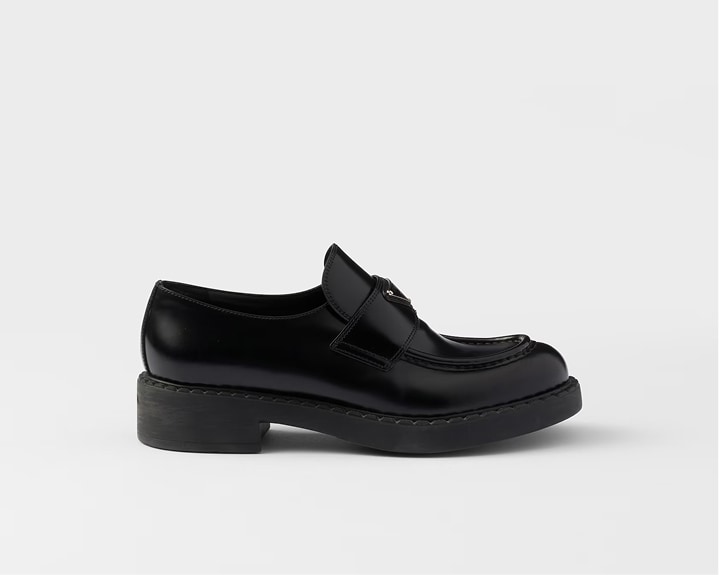 ブラック プラダ モノリス ブラッシュドレザー レースアップ シューズ