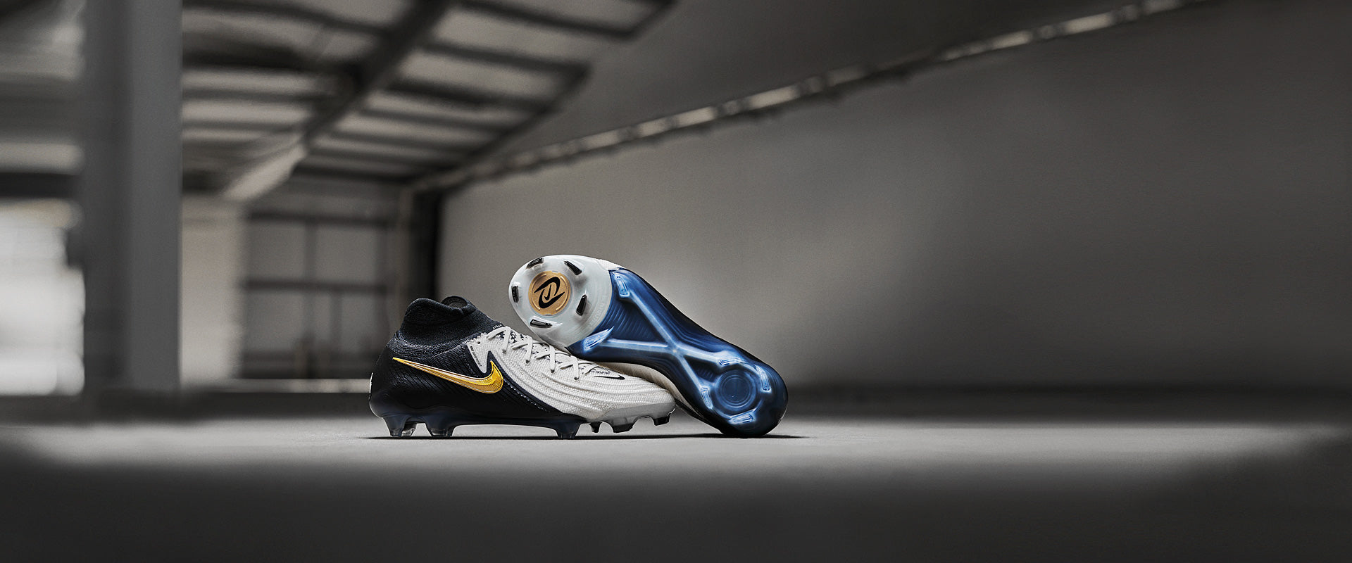 Nike Phantom Luna II Elite Firm Ground - White/Black/Metallic Gold