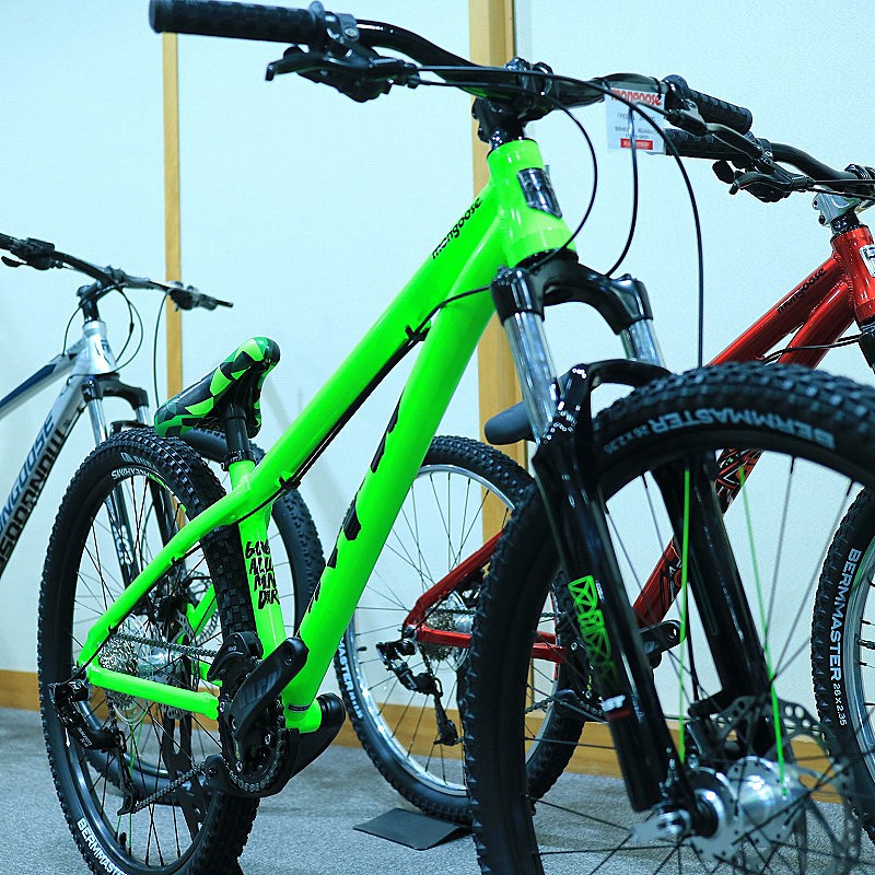 mongoose（マングース） 2018年モデル FIREBALL 26 8-SPEED （ファイア