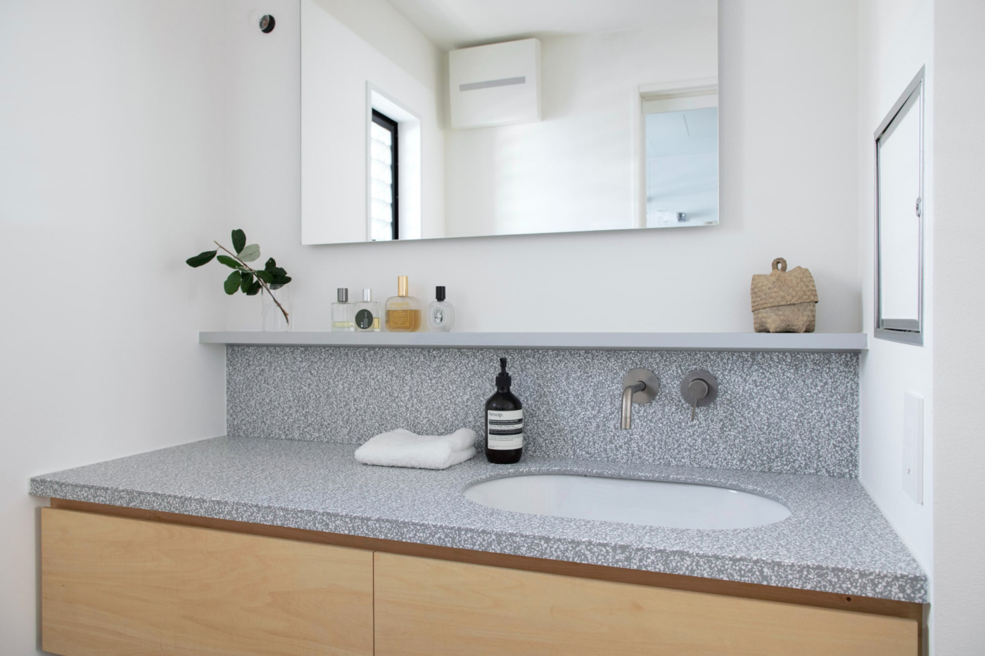 壁付けセパレート混合水栓 洗面用 サテン L178 | KB-TP007-03a-G141