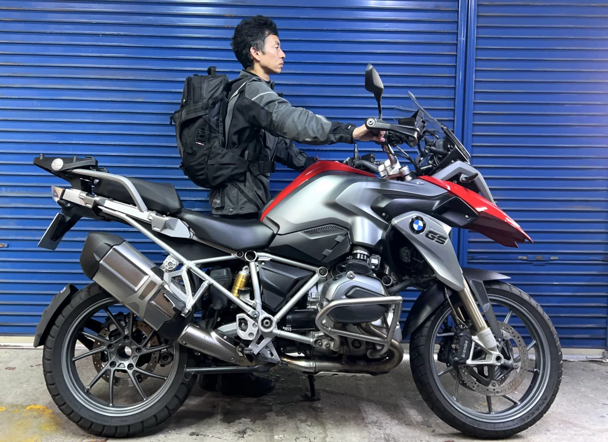 積んでヨシ、背負ってヨシ！ライダーの強い味方な二刀流バッグ