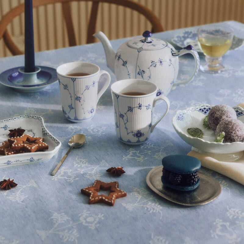 ブルーフルーテッド プレイン ハイハンドルカップ&ソーサー 240ml