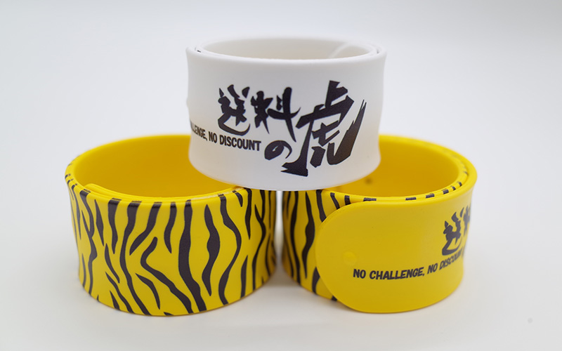 隠れた定番グッズ「シリコン製パッチンバンド」のご紹介｜ロケット