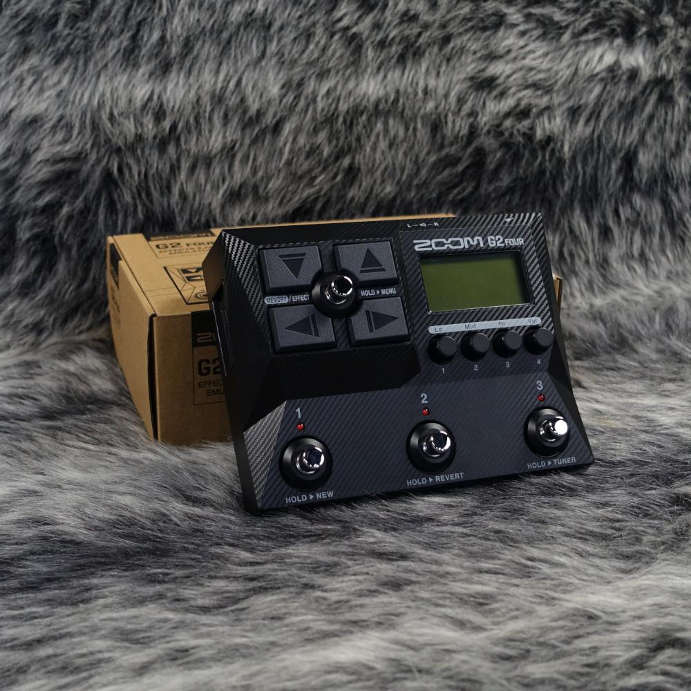 ZOOM G2 FOUR 美品 ZOOM ( ズーム ) G2 FOUR ギター用マルチエフェクター 送料無料