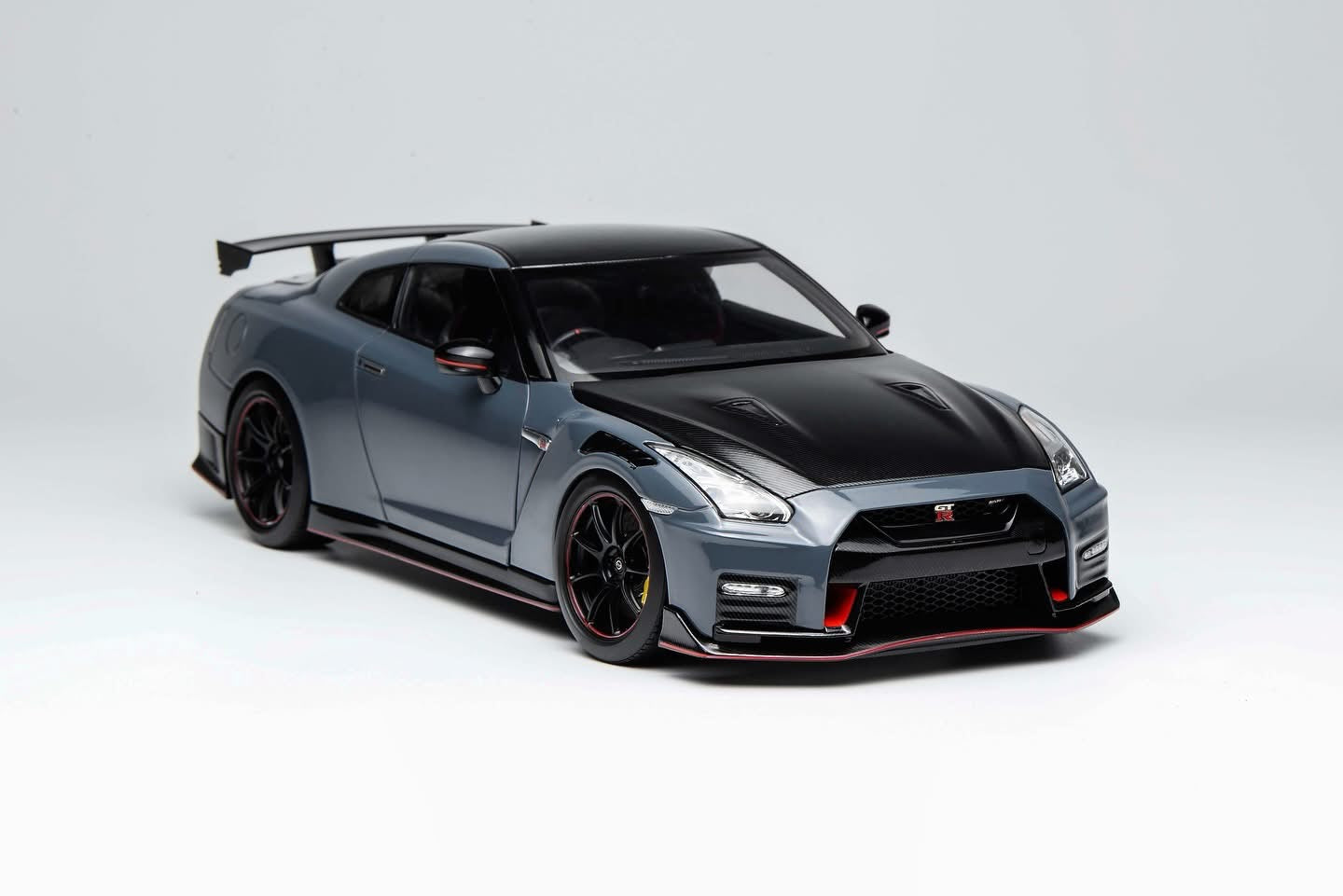 MOTORHELIX 1:18 Nissan GT-R NISMO (R35) Special Edition 2022 NISMO